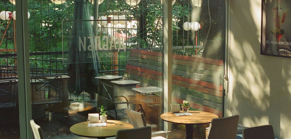 The main room in the afternoon, chairs and tables in soft light